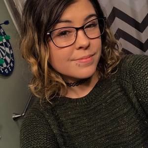 Meet your Posher, Caitlin